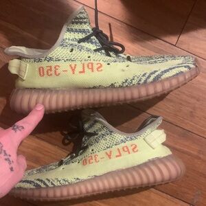 Yeezy Boost 350 V2 semi frozen yellow